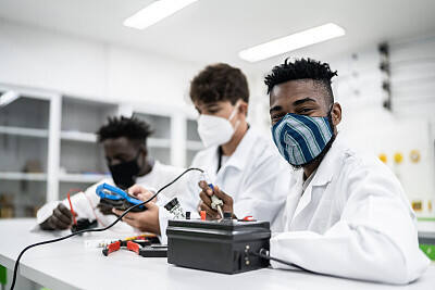 山东太阳纸业股份有限公司 叉车司机岗位常见的20个面试问题