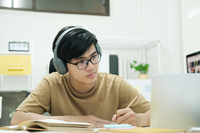 河北经贸大学经济管理学院2016届本科毕业生就业质量年度报告分析与展望