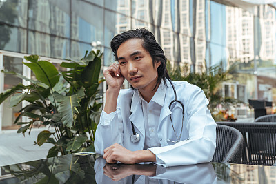 毕业生就业质量年度报告：就业发展趋势与关键影响因素分析